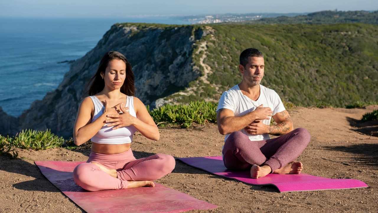 Affirmations vs Mindfulness: How They Complement Each Other