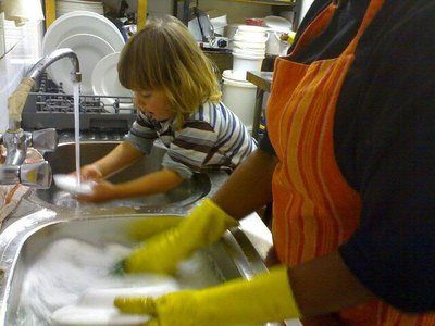 New Study Shows Even Doing Dishes is a Mindful Meditation Technique